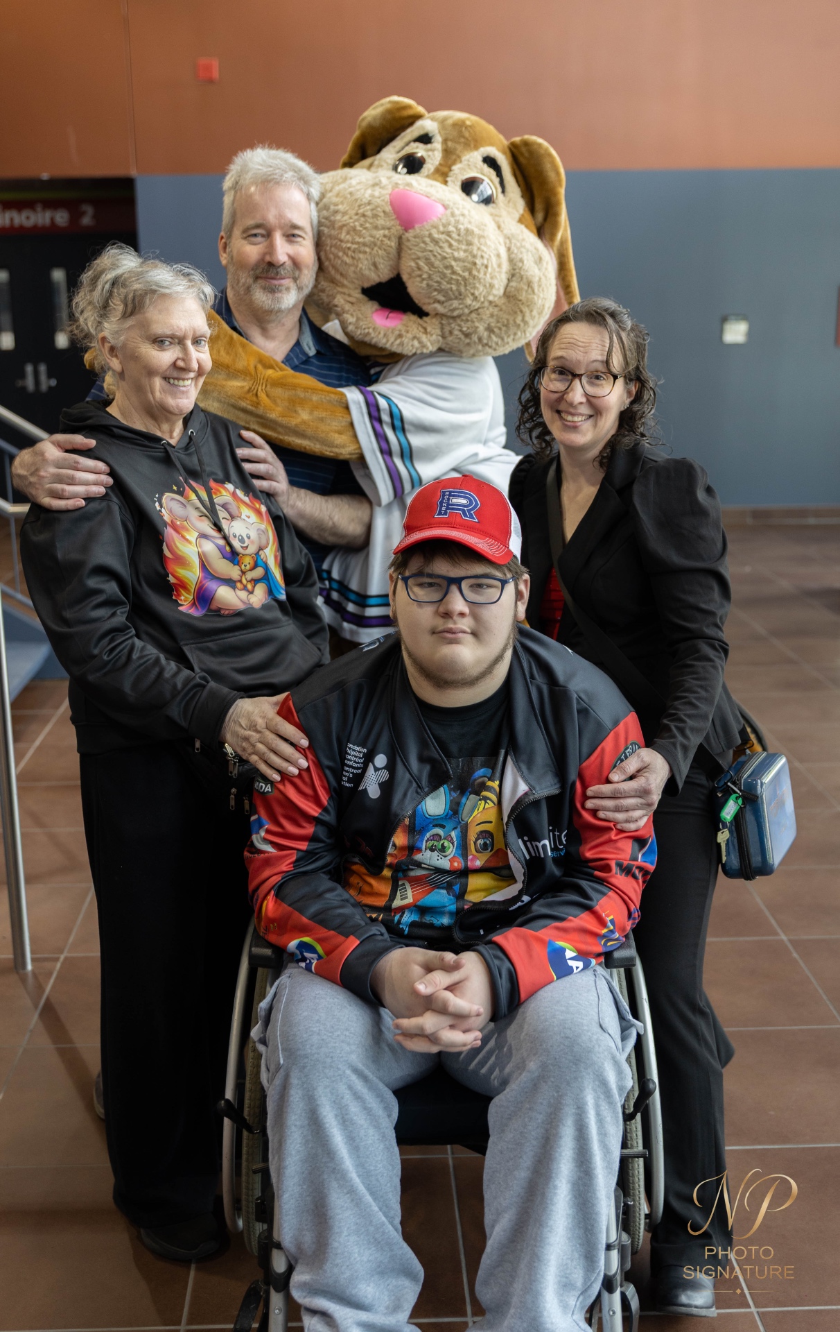 Famille et mascotte Caramel